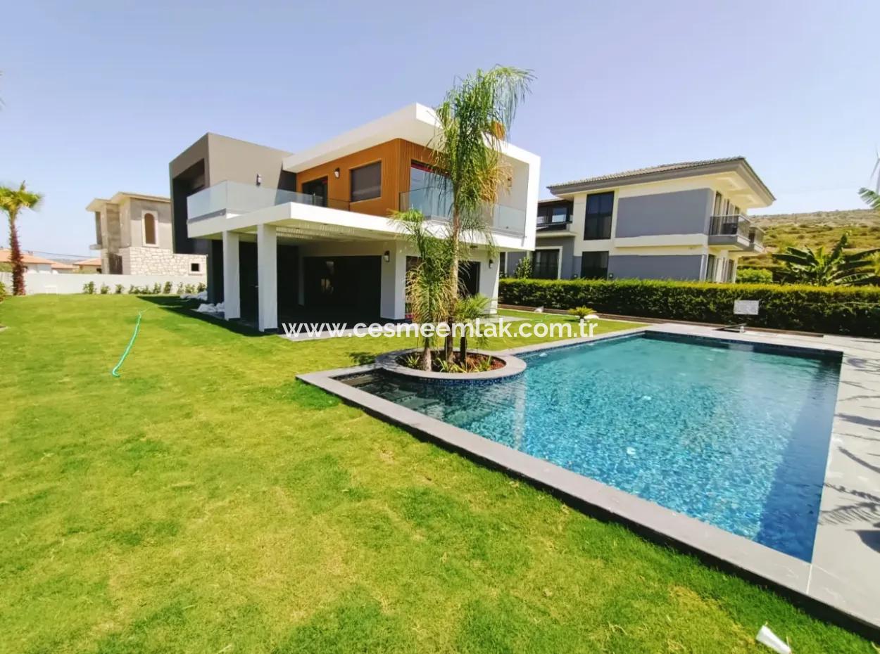 Ultra Luxurious Villa With Detached Pool In Çeşme Fenerburnu