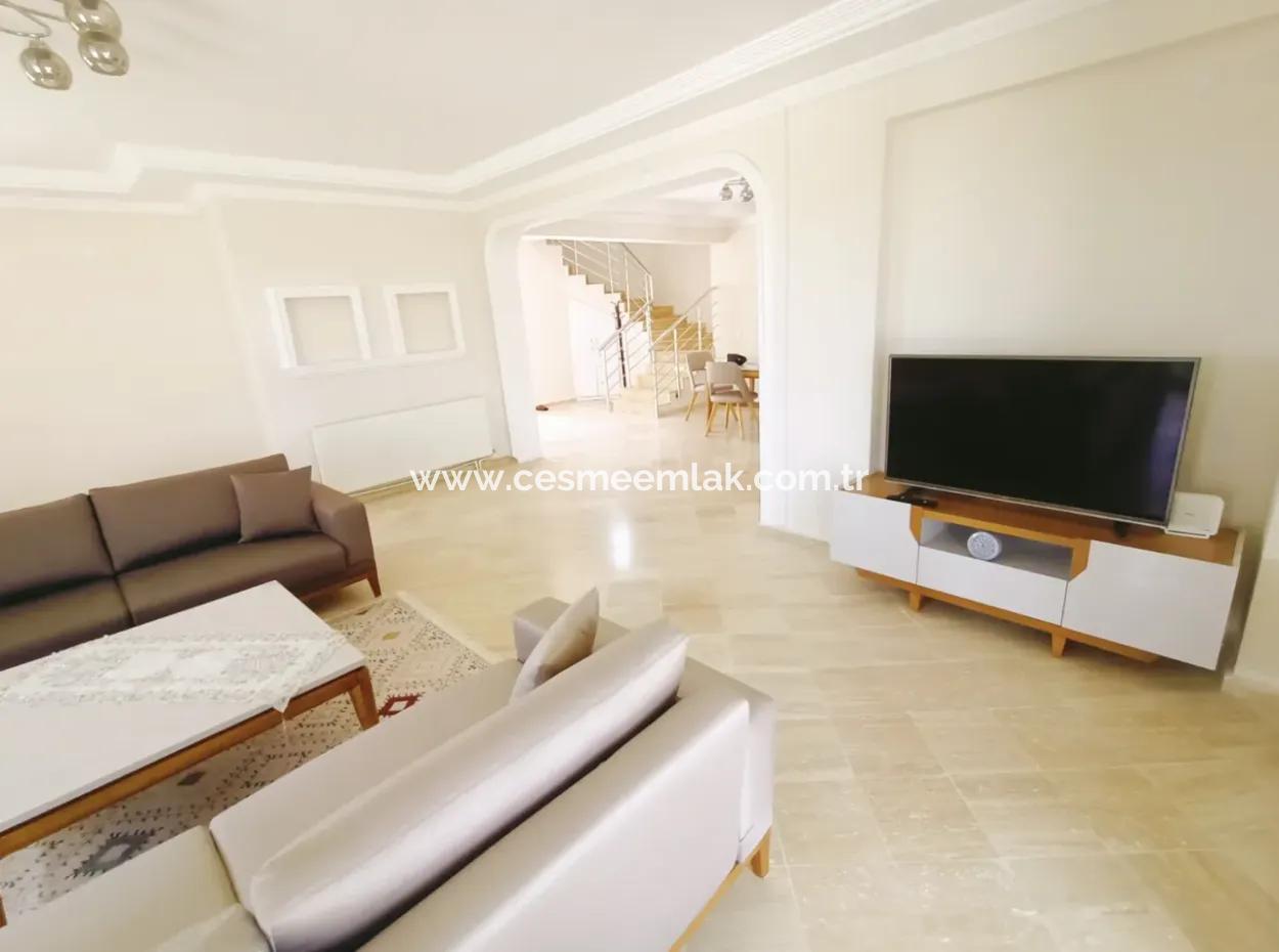 Villa With Seasonal Rent 4 1 Detached Pool In Çeşme Mamurbaba
