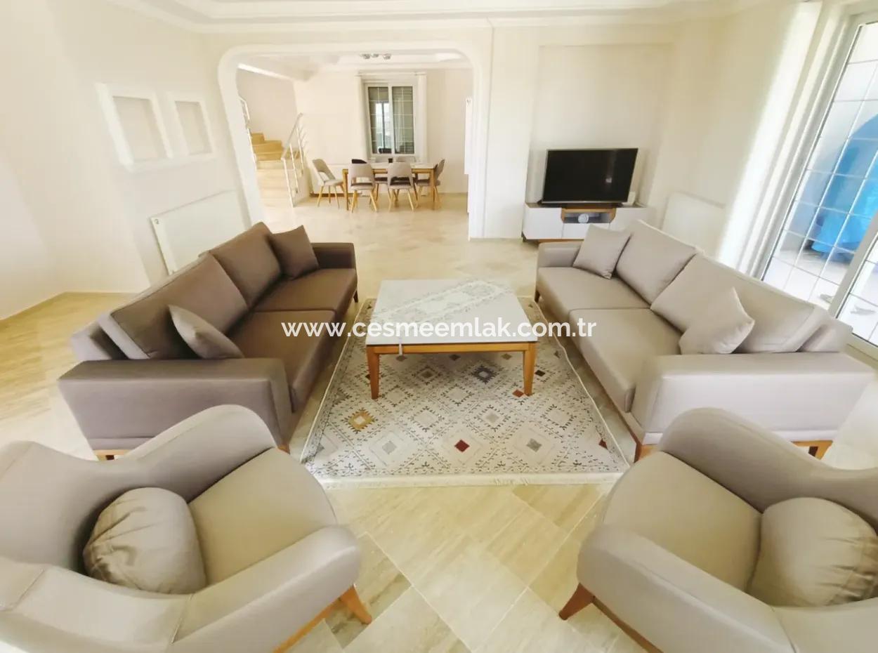 Villa With Seasonal Rent 4 1 Detached Pool In Çeşme Mamurbaba