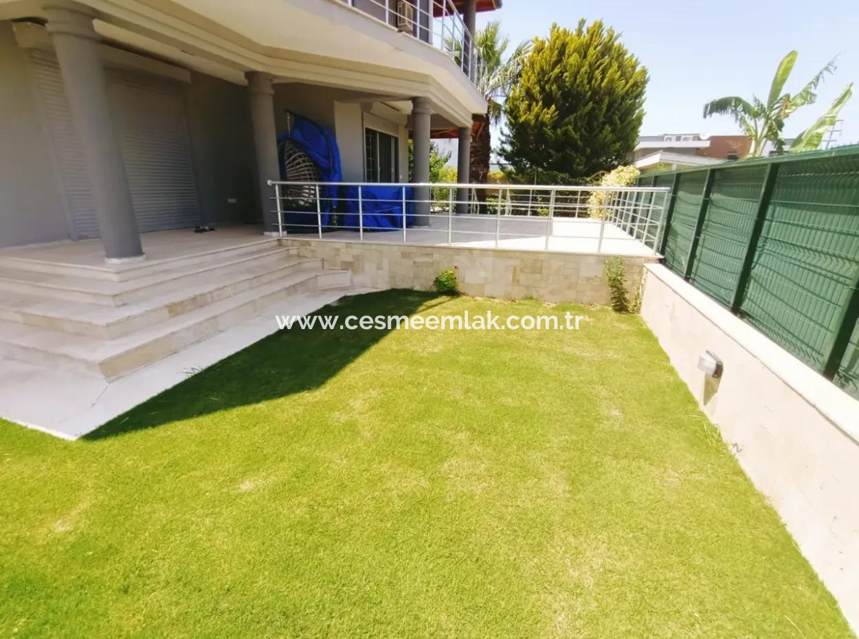 Villa With Seasonal Rent 4 1 Detached Pool In Çeşme Mamurbaba
