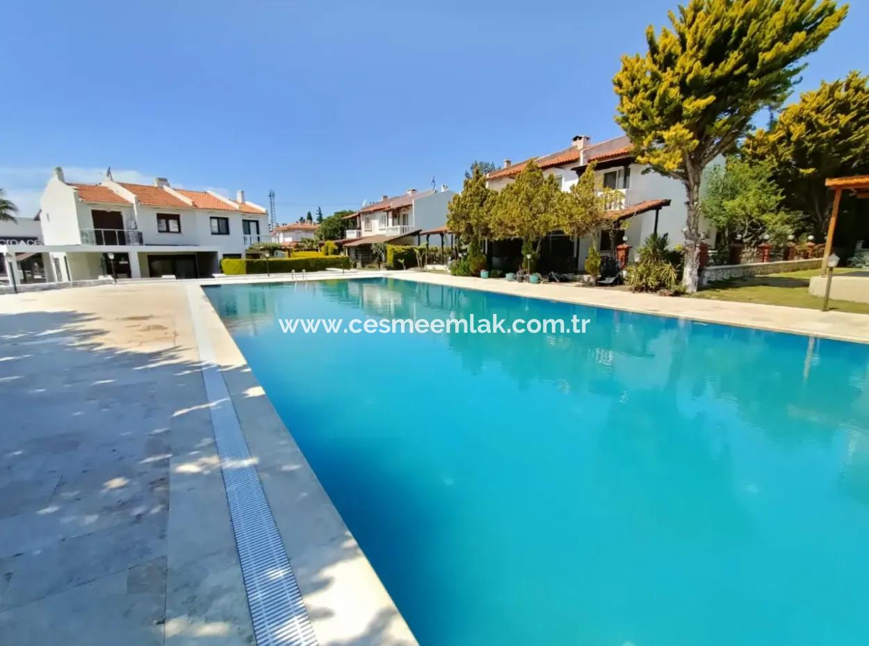 Villa With Shared Pool For Seasonal Rent In Çeşme Pashalimani