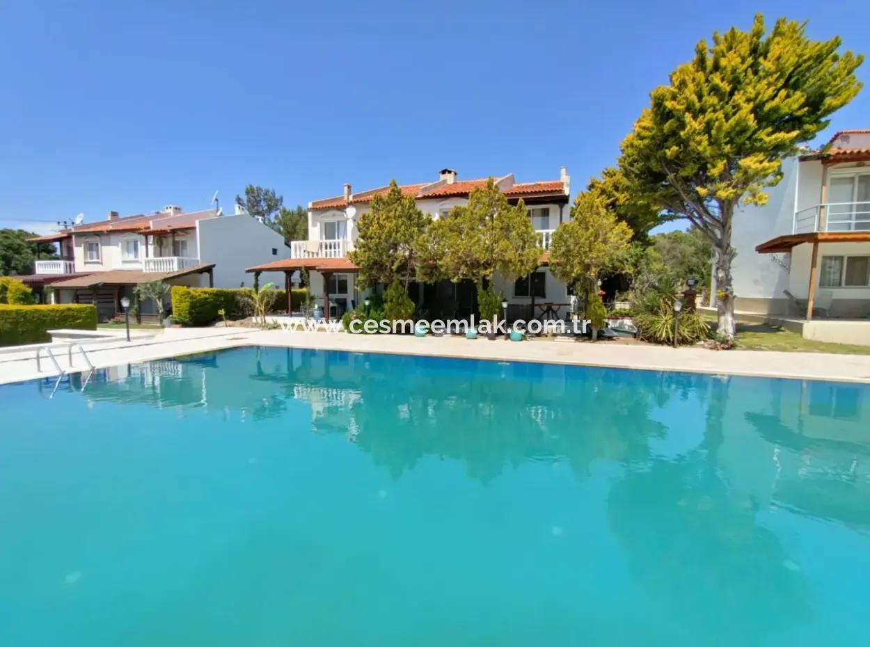 Villa With Shared Pool For Seasonal Rent In Çeşme Pashalimani
