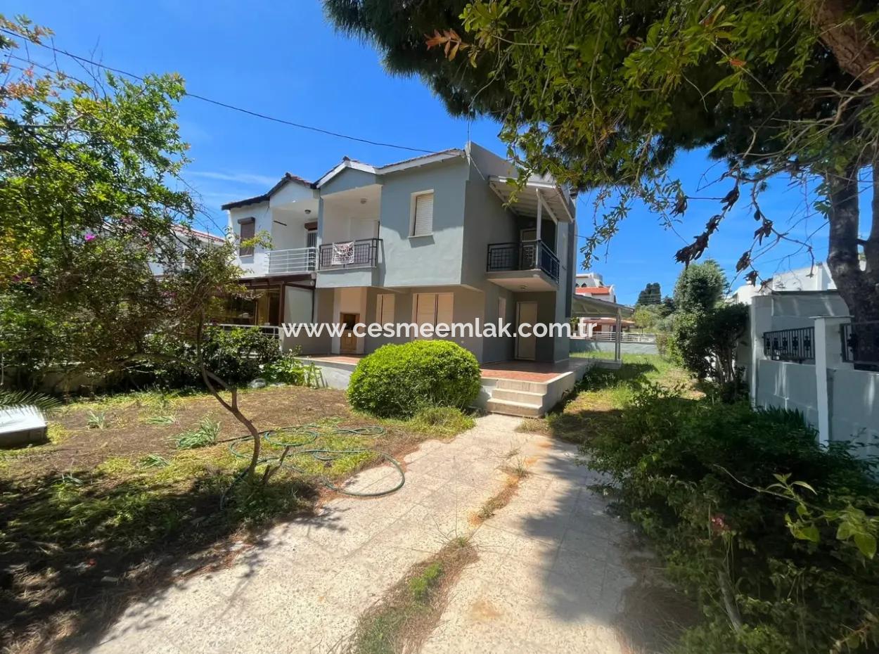 Villa With Large Garden Very Close To The Sea In Çeşme Ilica Altinyunus