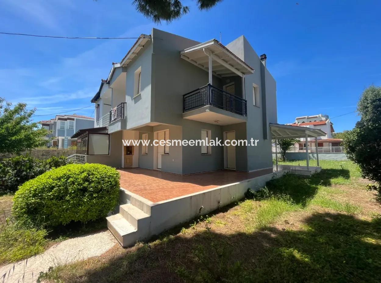 Villa With Large Garden Very Close To The Sea In Çeşme Ilica Altinyunus