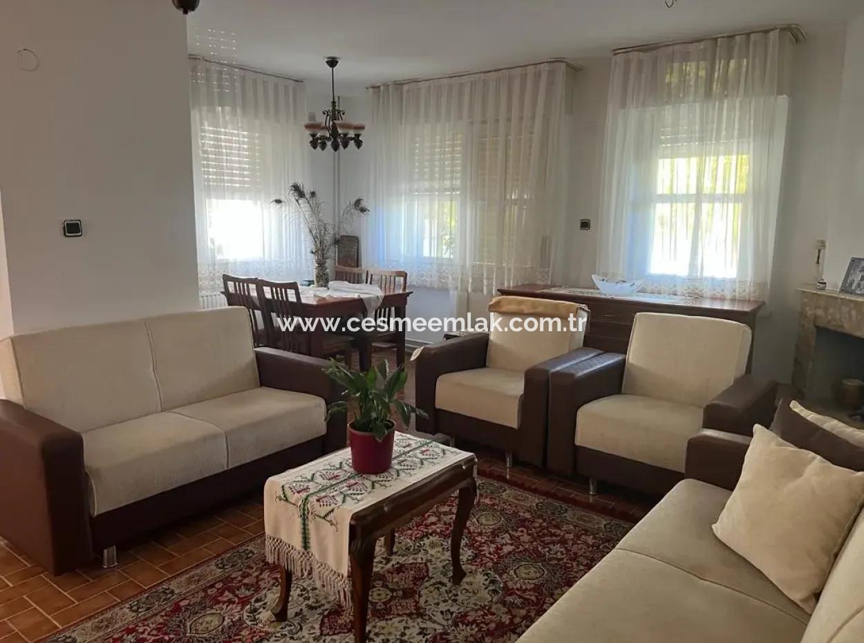 Villa With Large Garden Very Close To The Sea In Çeşme Ilica Altinyunus