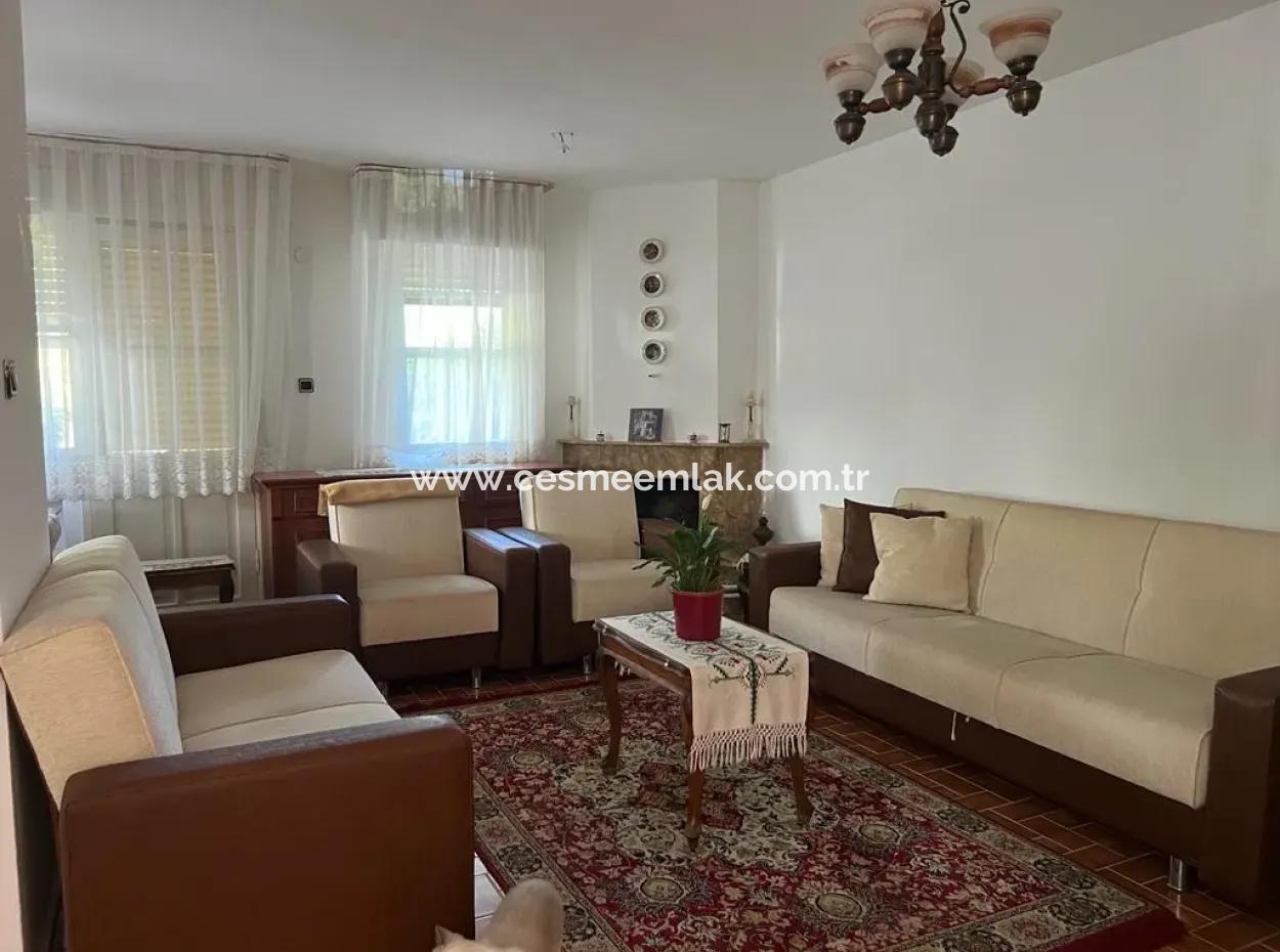 Villa With Large Garden Very Close To The Sea In Çeşme Ilica Altinyunus
