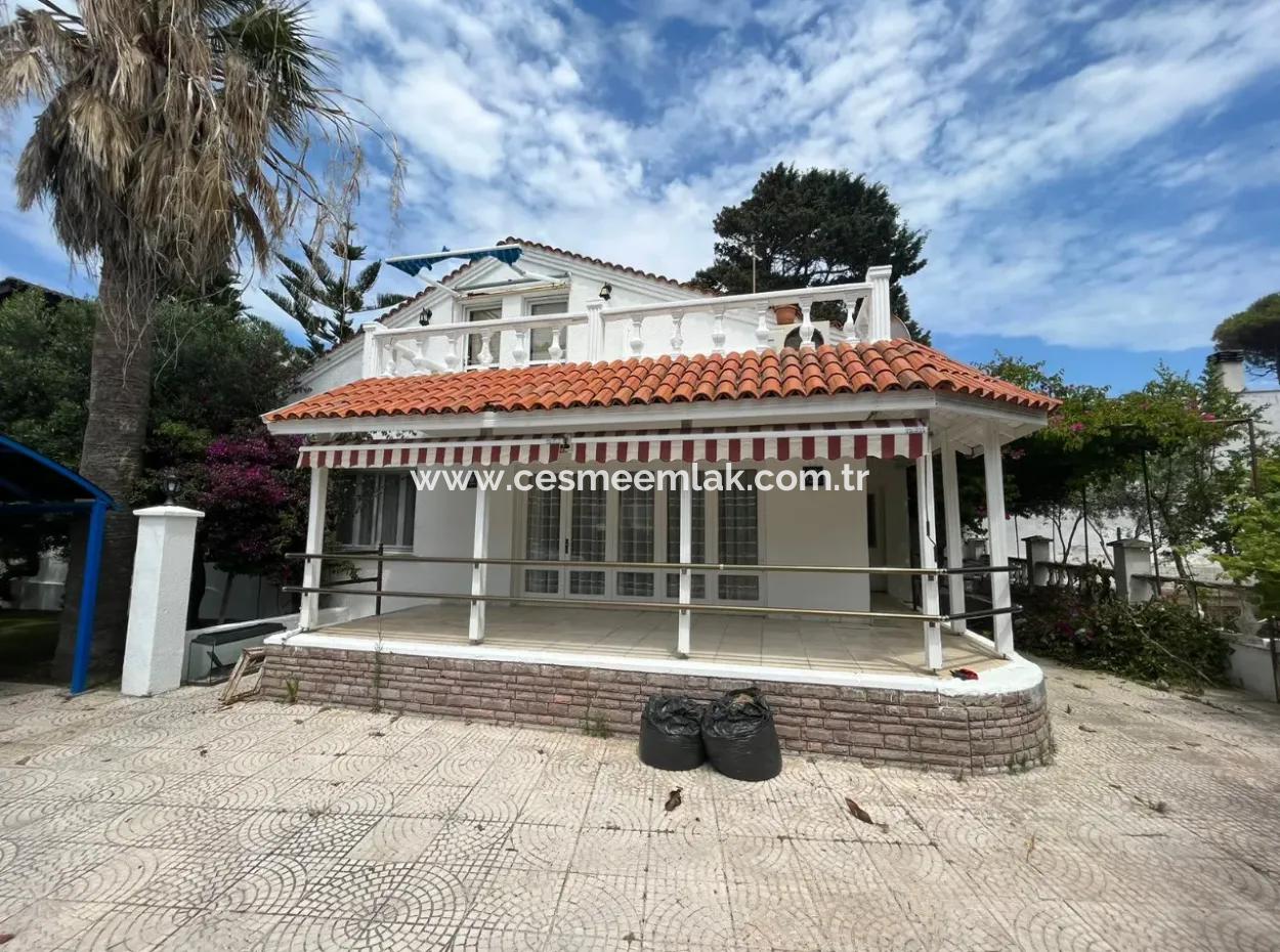 Detached House For Rent At The Seafront In Çeşme Ilica