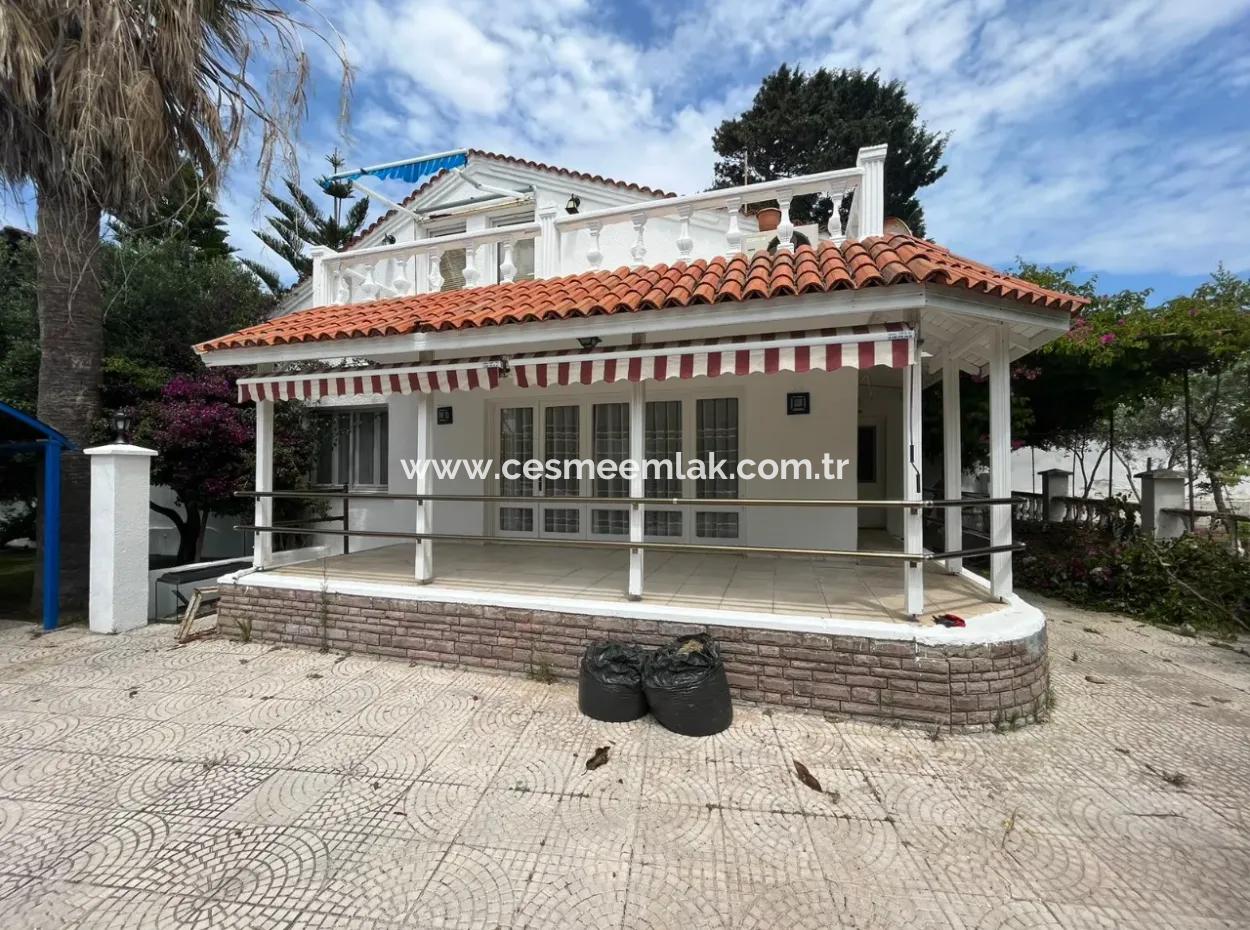 Detached House For Rent At The Seafront In Çeşme Ilica
