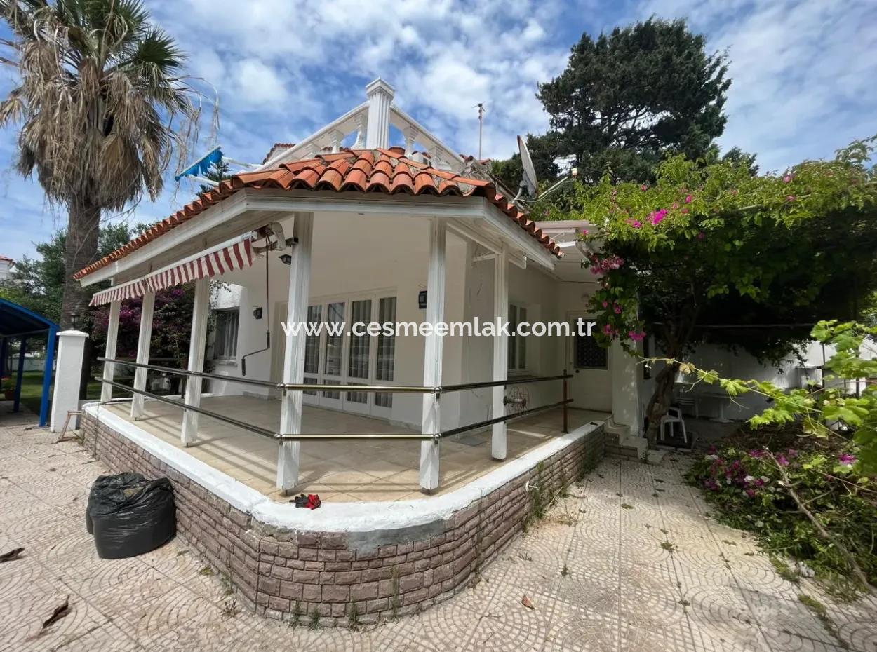Detached House For Rent At The Seafront In Çeşme Ilica