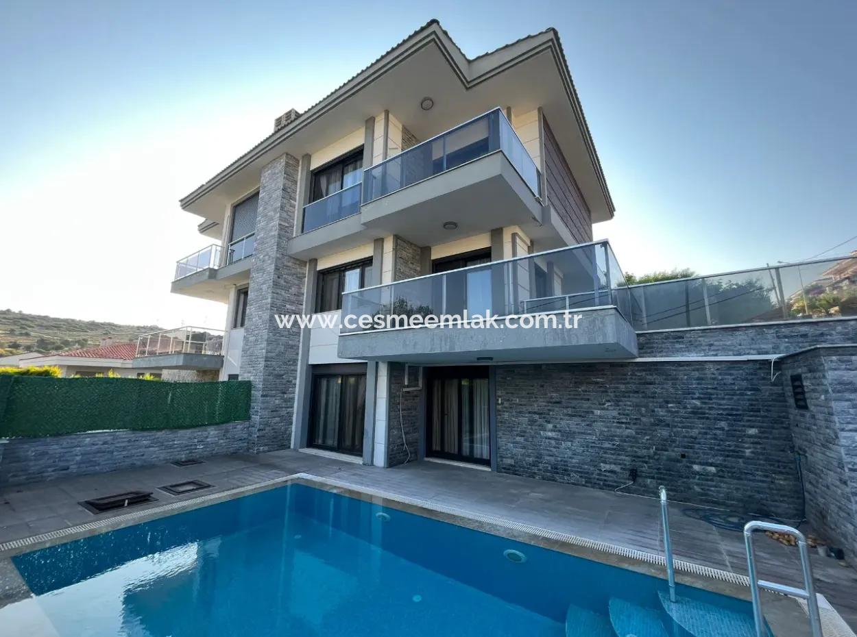 Triplex Villa With Detached Pool For Annual Rent In The Center Of Cesme