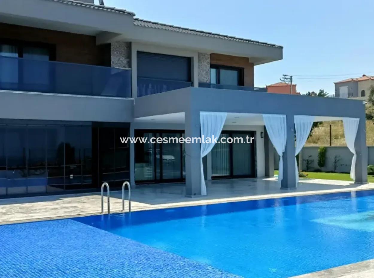 For Sale In Cesme Ovacik 6 2 Luxruy Detached Villa With Modern Pool