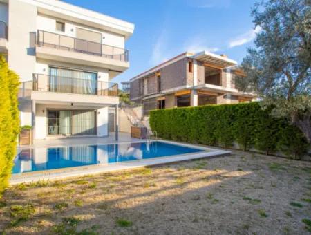 Seasonal Rental Villa With Pool Close To Cesme Ayayorgi