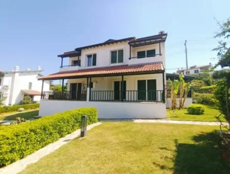 Monthly Rental Villa With Shared Pool Close To Çeşme Boyalik Beach