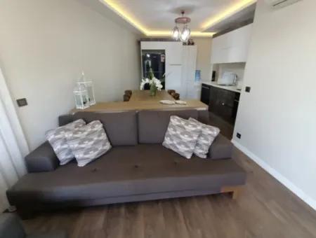 Spacious Apartment With Full Furnishment For Seasonal Rent In The Center Of Cesme 2 1