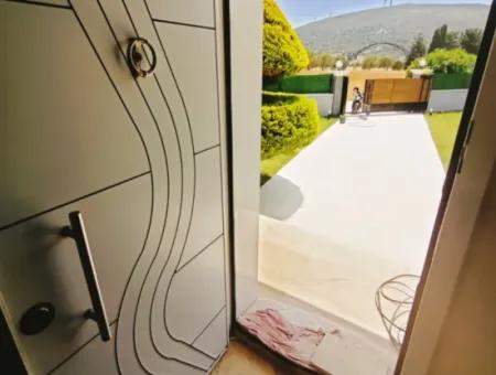 Villa With Seasonal Rent 4 1 Detached Pool In Çeşme Mamurbaba