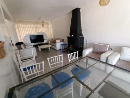 Villa With Shared Pool For Seasonal Rent In Çeşme Pashalimani