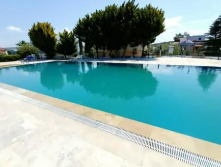 Villa With Shared Pool For Seasonal Rent In Çeşme Pashalimani