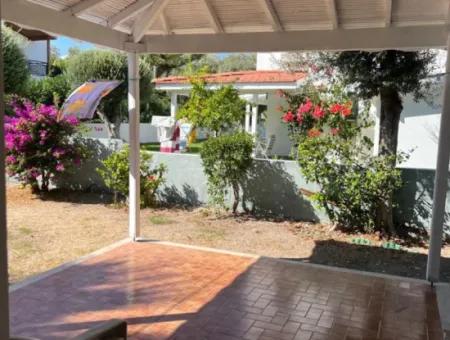 Villa With Large Garden Very Close To The Sea In Çeşme Ilica Altinyunus