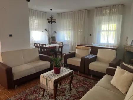 Villa With Large Garden Very Close To The Sea In Çeşme Ilica Altinyunus