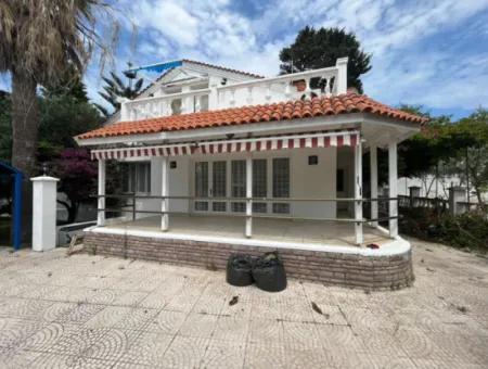 Detached House For Rent At The Seafront In Çeşme Ilica