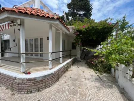 Detached House For Rent At The Seafront In Çeşme Ilica