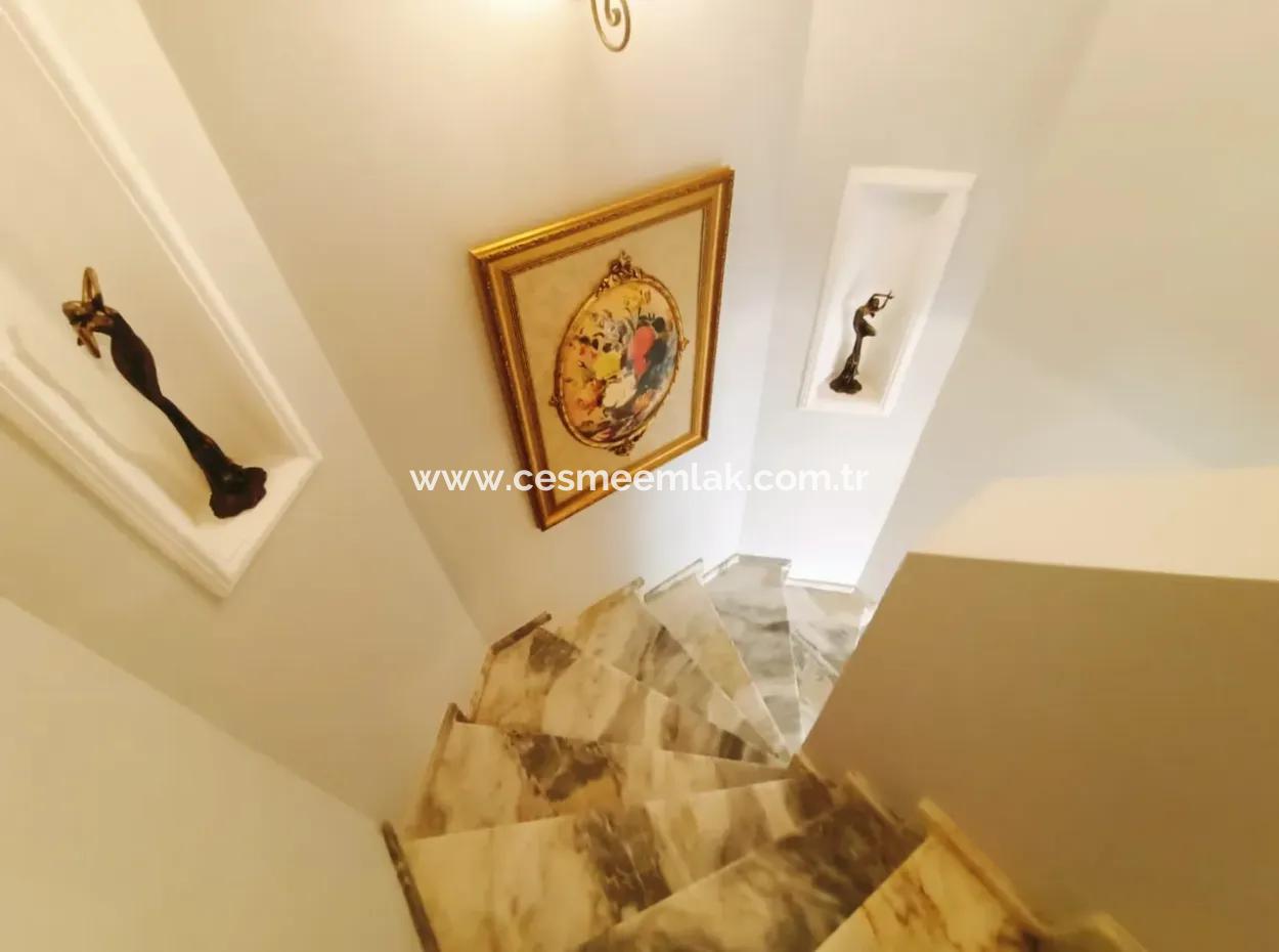 Çeşme Ilıca'da Oteller Bölgesinde Sezonluk Eşyalı Kiralık Villa