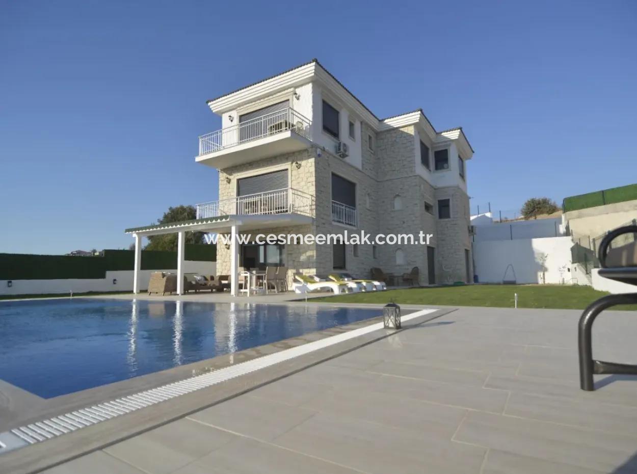 izmir cesme kiralik villa emlak fiyatlari ve villa emlak ilanlari