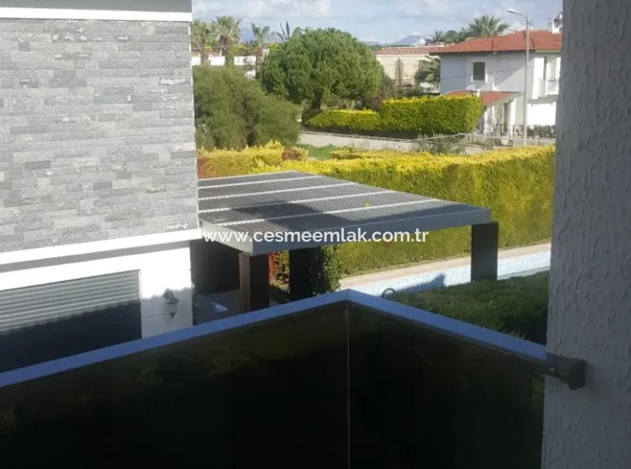 Çeşme Ilıca'da Müstakil Havuzlu Satılık Villa