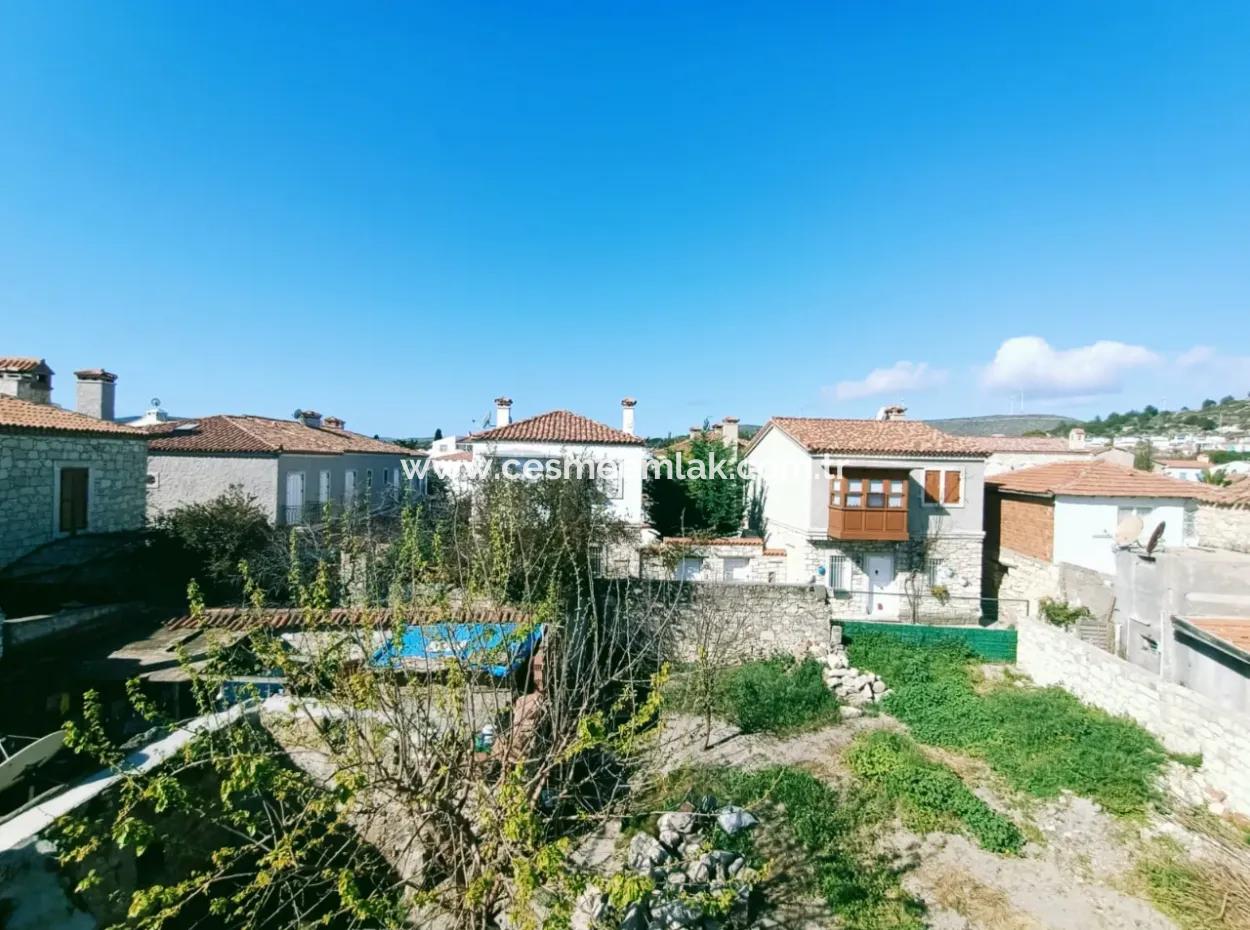 Alaçatı Hacımemiş'te Satılık Butik Otel Olmaya Uygun Rum Evi