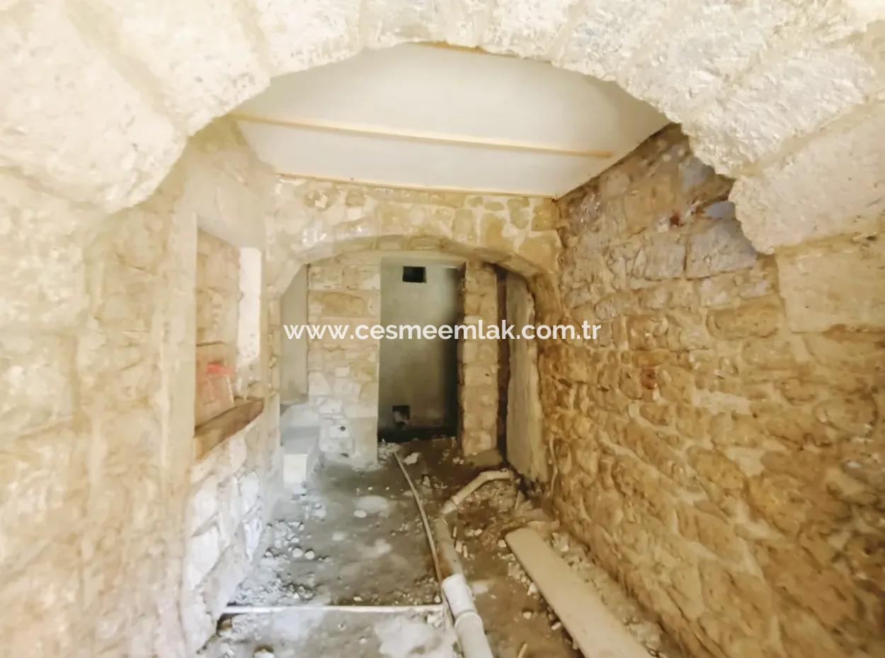 Alaçatı Hacımemiş'te Satılık Butik Otel Olmaya Uygun Rum Evi