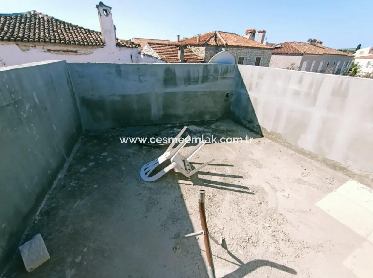 Alaçatı Hacımemiş'te Satılık Butik Otel Olmaya Uygun Rum Evi