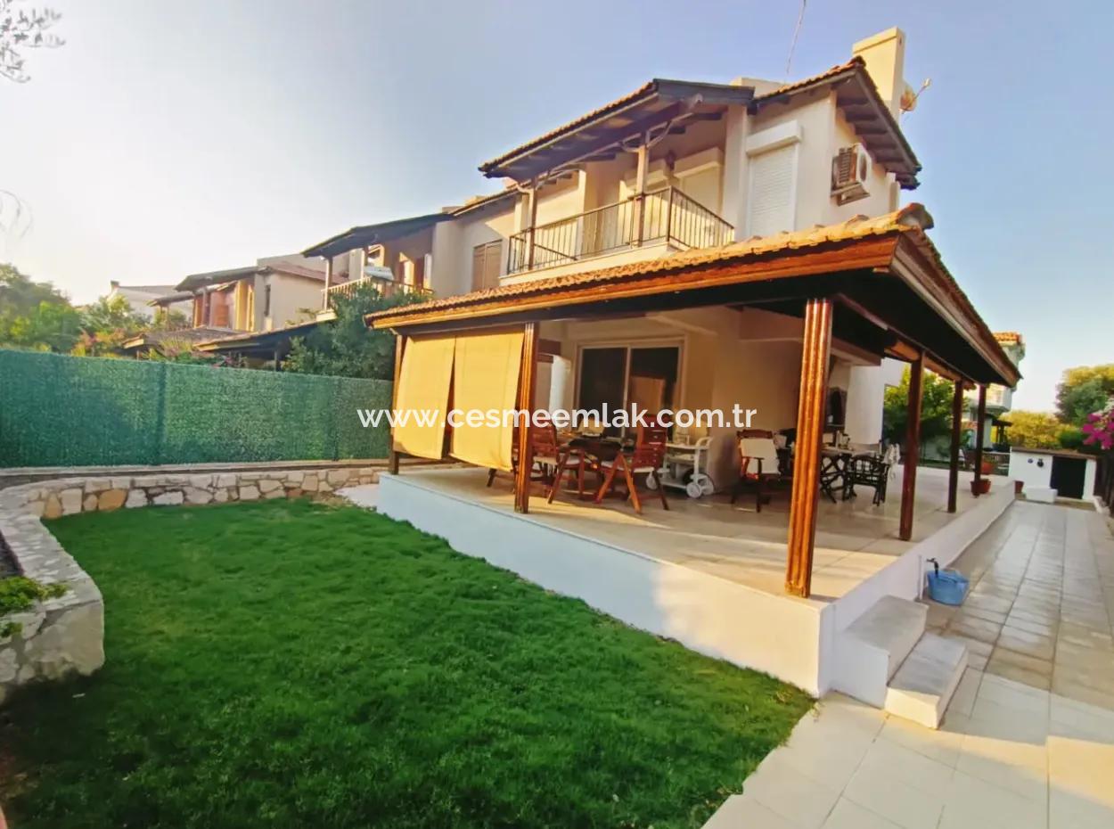 cesme ilica da satilik genis bahceli villa