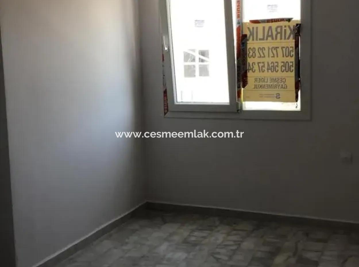 Çeşme Merkezde Satılık Çarşı İçi Geniş Daire