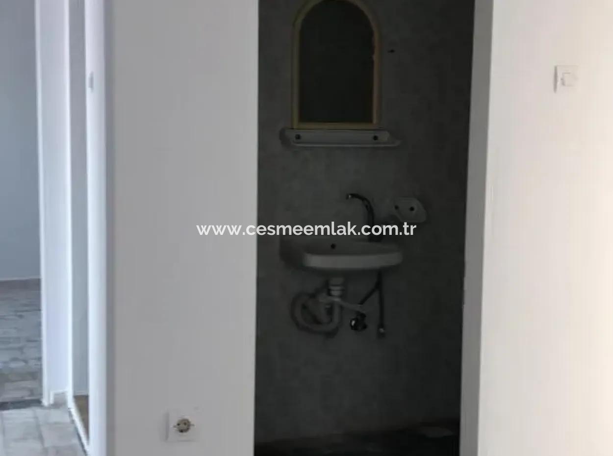Çeşme Merkezde Satılık Çarşı İçi Geniş Daire