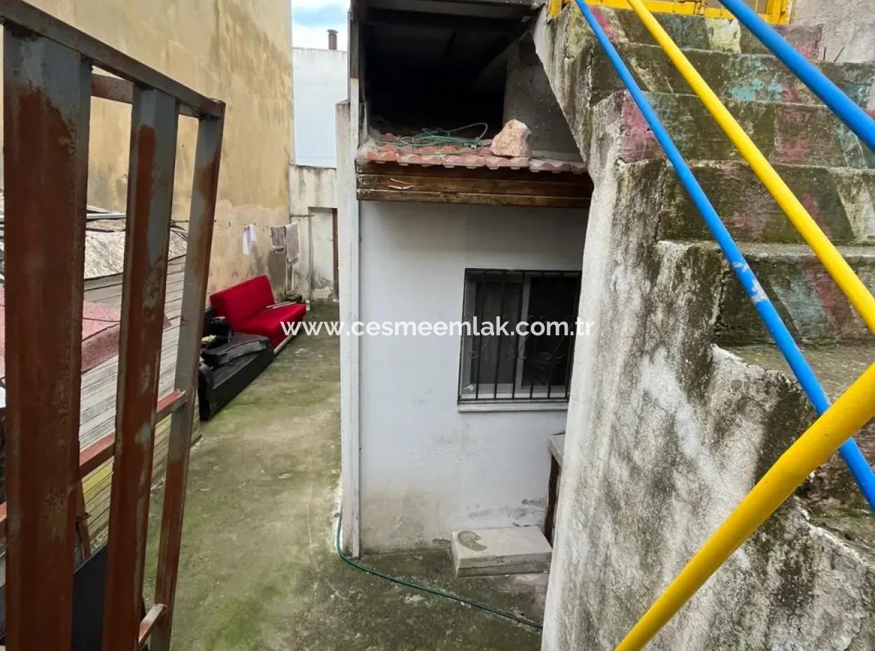 Çeşme Merkez'de Çarşıya Çok Yakın Eski Taş Ev