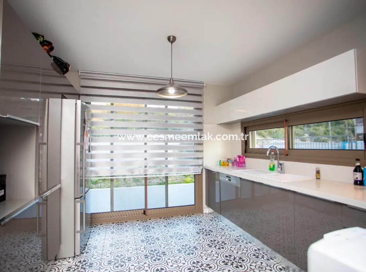 Çeşme Ayayorgi'ye Ağusts Ayı  Kiralık Havuzlu Villa