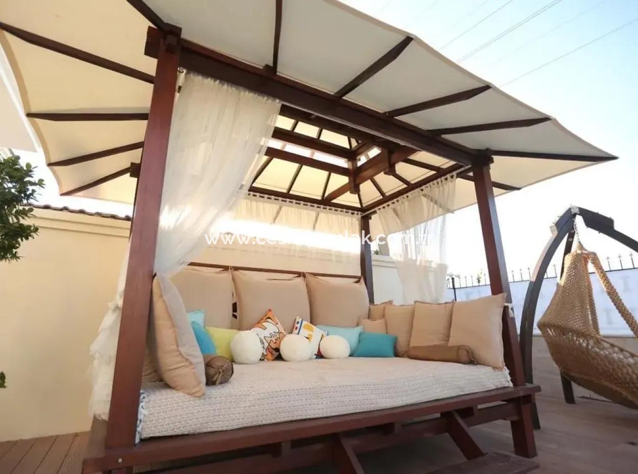 Alaçatı'da 2023 Yaz Sezonu Kiralık Müstakil Hayvan Dostu Villa