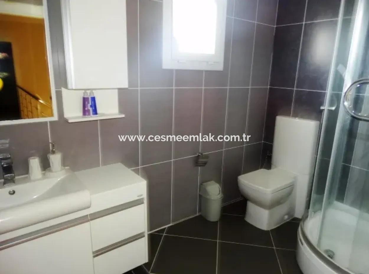 Alaçatı Çamlık Yolda Aylık Kiralık Müstakil Havuzlu 4+1  Villa