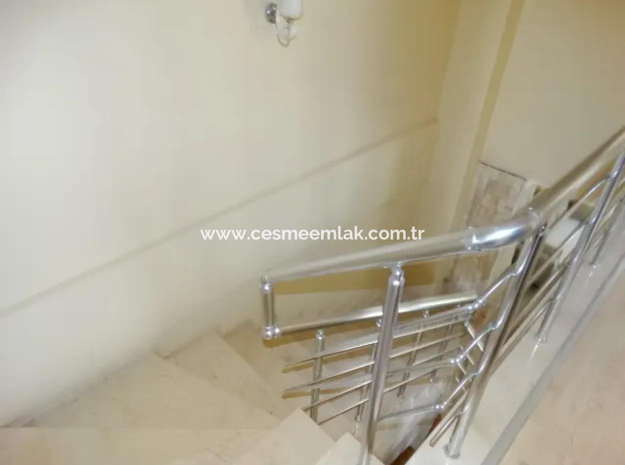 Alaçatı Çamlık Yolda Aylık Kiralık Müstakil Havuzlu 4+1  Villa
