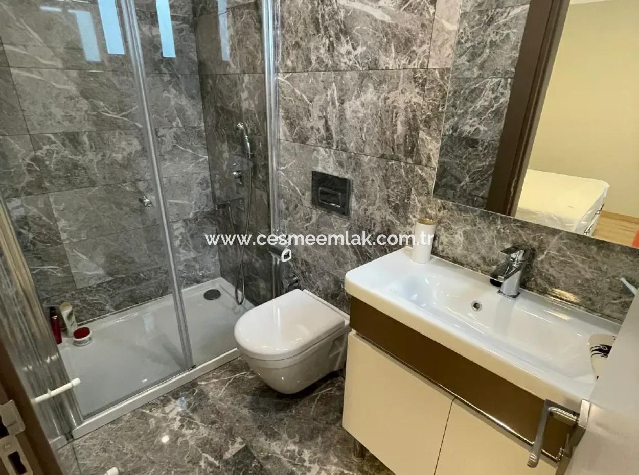 Çeşme Dalyan'da Denize Sıfır Deniz Manzaralı Dublex Daire