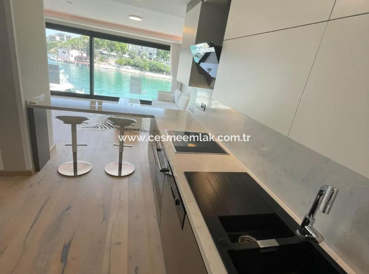 Çeşme Dalyan'da Denize Sıfır Deniz Manzaralı Dublex Daire