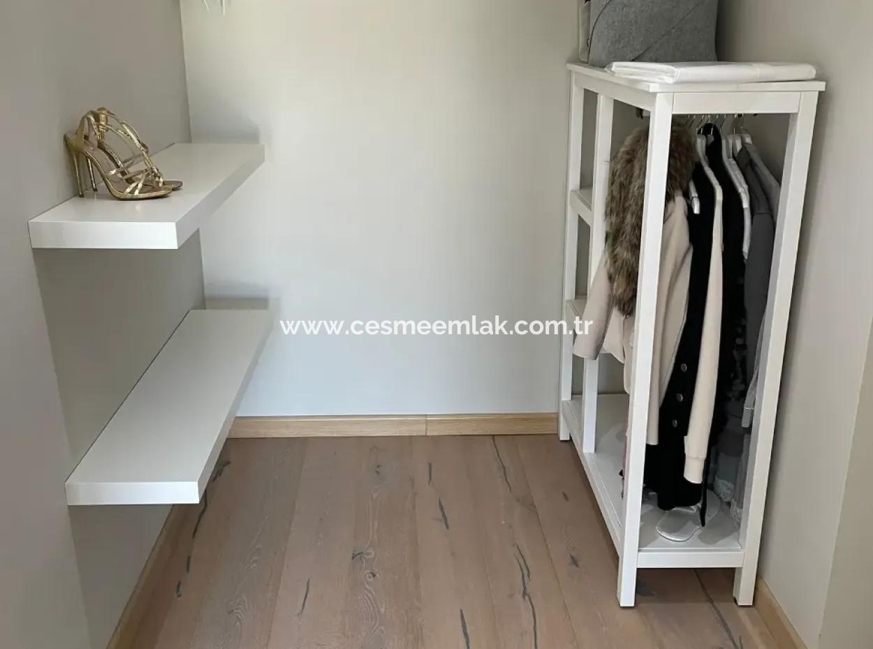 Çeşme Dalyan'da Denize Sıfır Deniz Manzaralı Dublex Daire