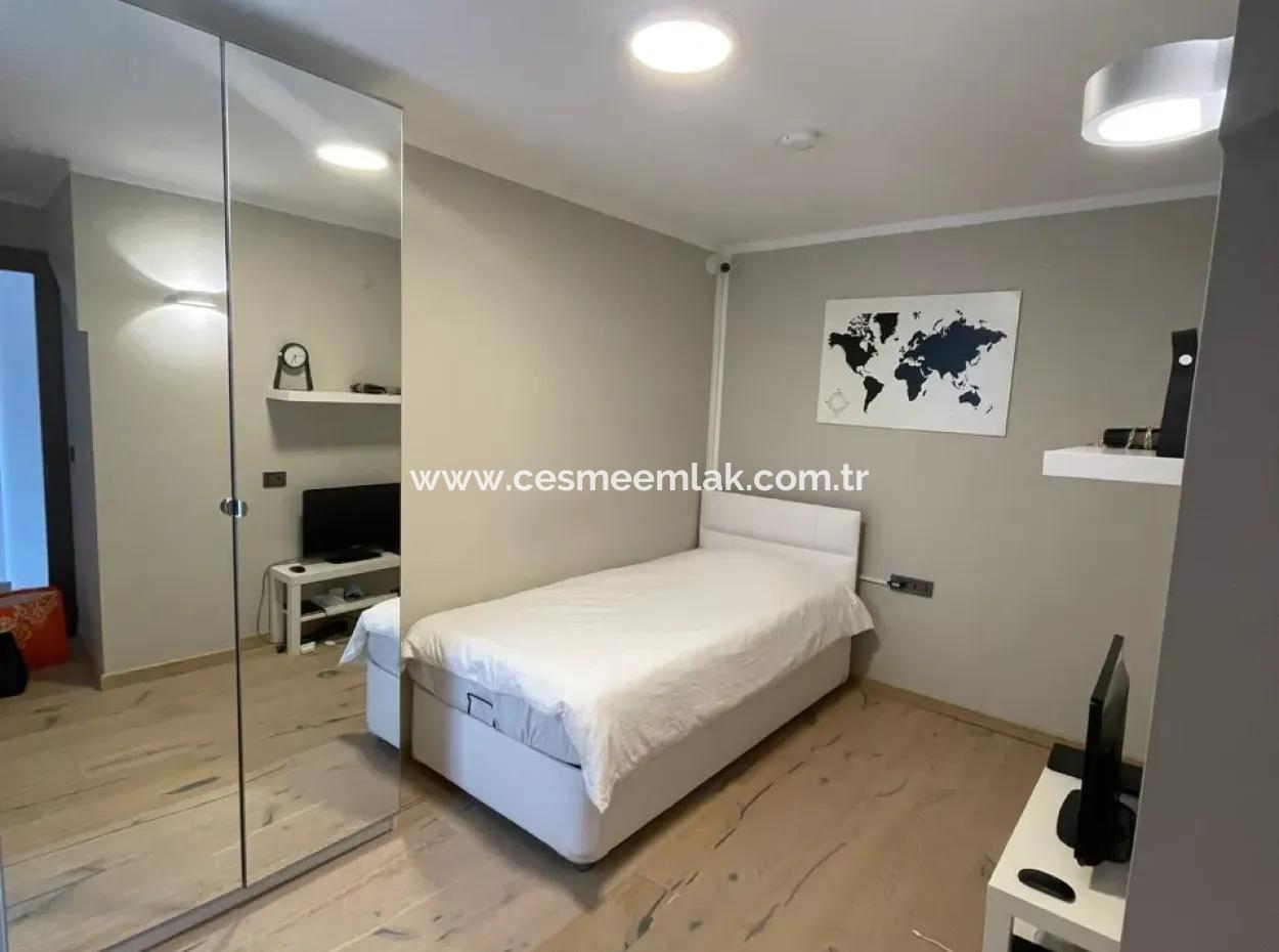 Çeşme Dalyan'da Denize Sıfır Deniz Manzaralı Dublex Daire