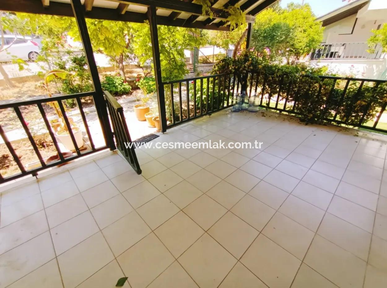 Çeşme Boyalık Plajına Yakın Ortak Havuzlu Aylık Kiralık Villa