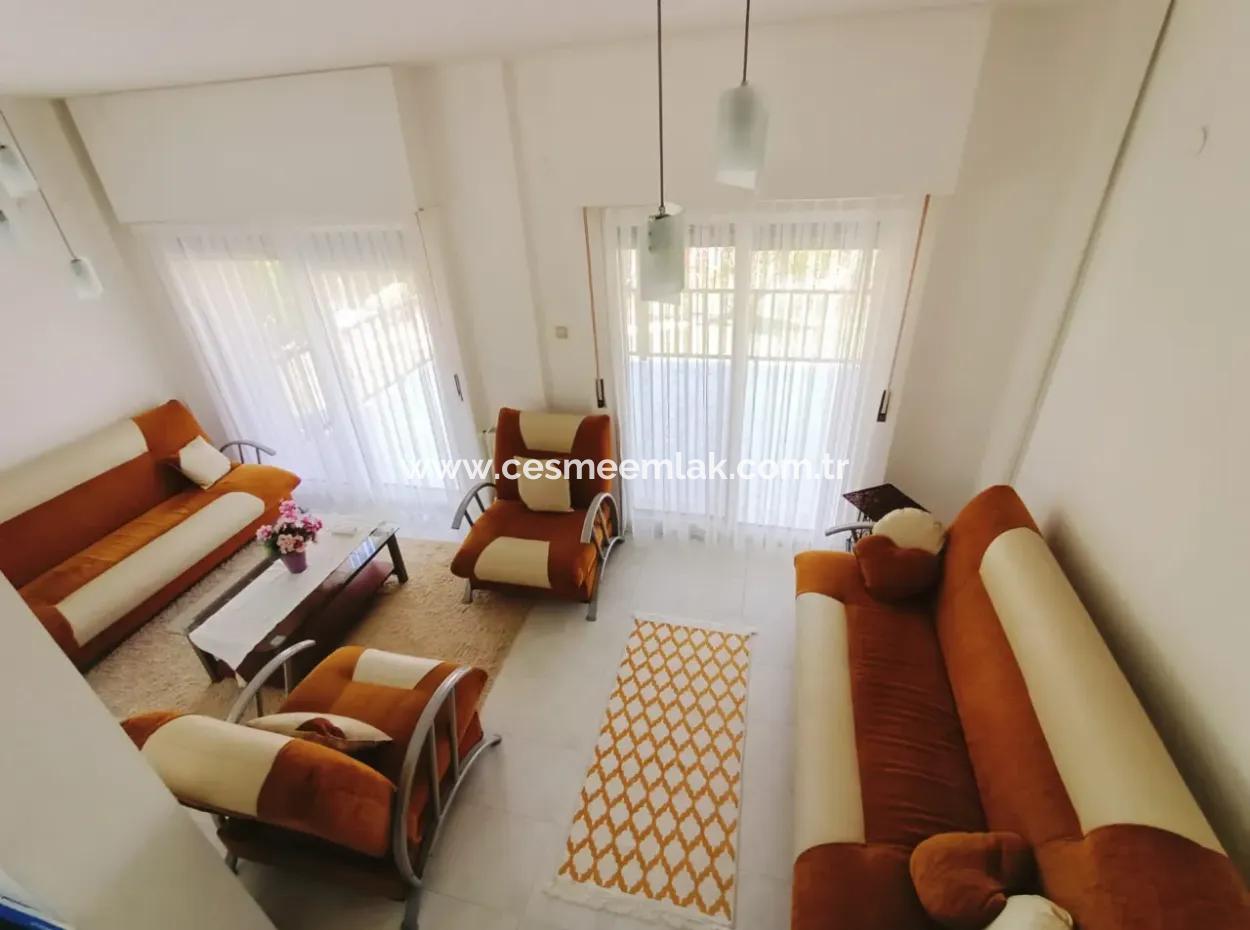 Çeşme Boyalık Plajına Yakın Ortak Havuzlu Aylık Kiralık Villa