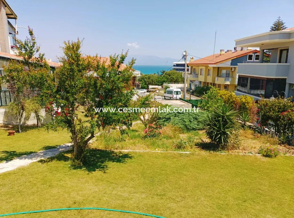 Çeşme Boyalık Plajına Yakın Ortak Havuzlu Aylık Kiralık Villa