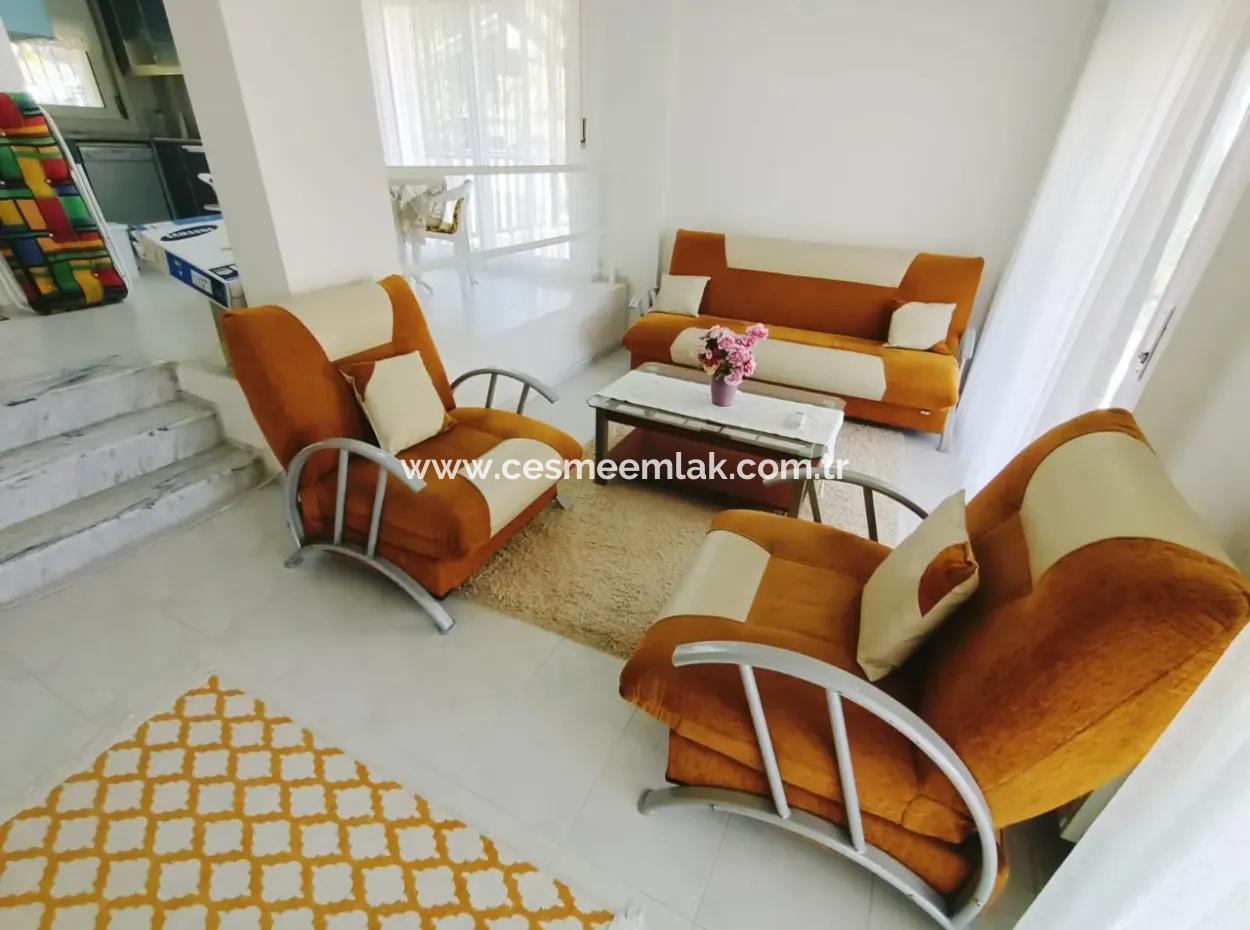 Çeşme Boyalık Plajına Yakın Ortak Havuzlu Aylık Kiralık Villa