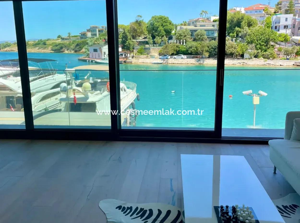 Çeşme Dalyan'da Denize Sıfır Deniz Manzaralı Dublex Daire