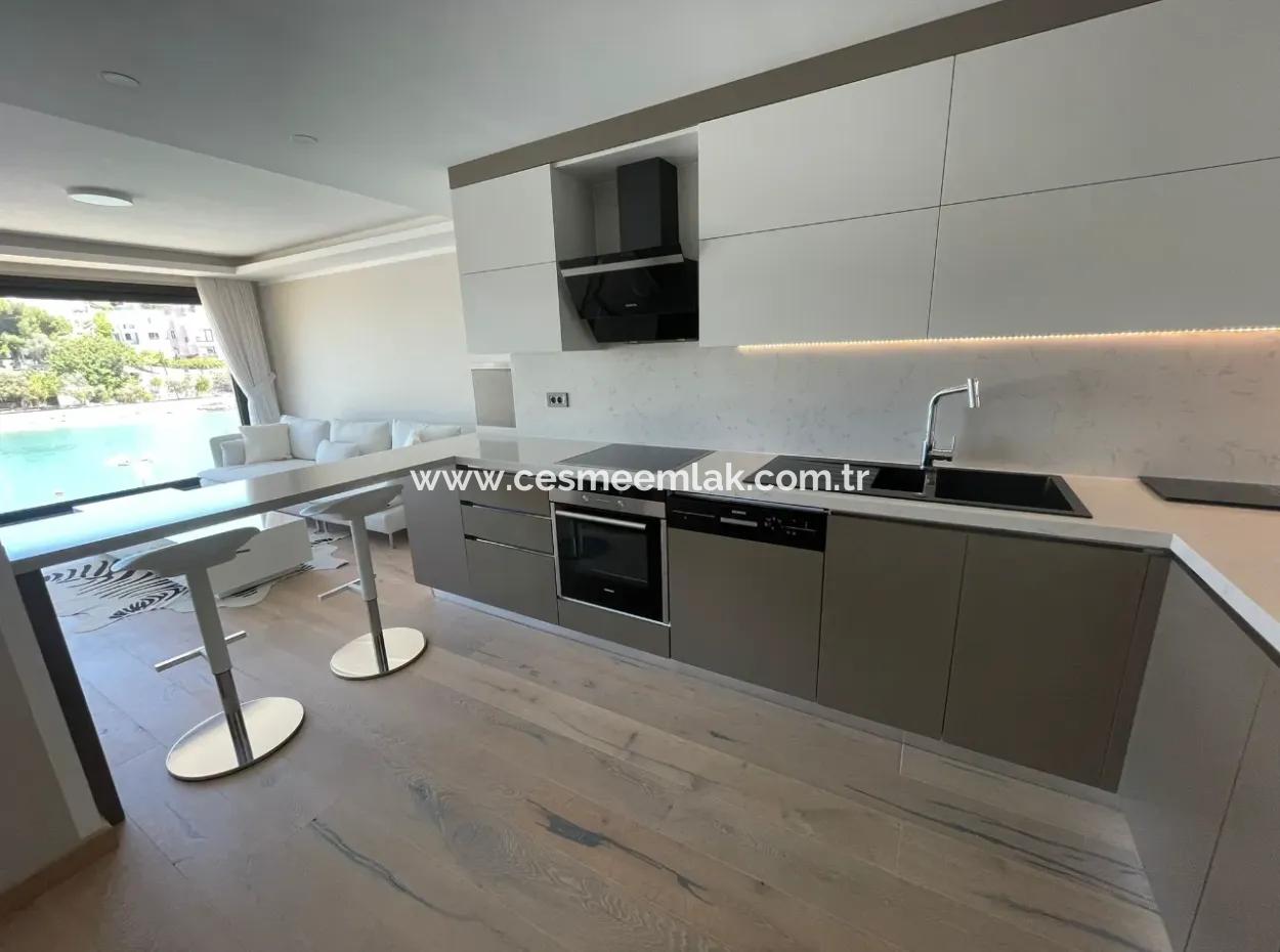 Çeşme Dalyan'da Denize Sıfır Deniz Manzaralı Dublex Daire