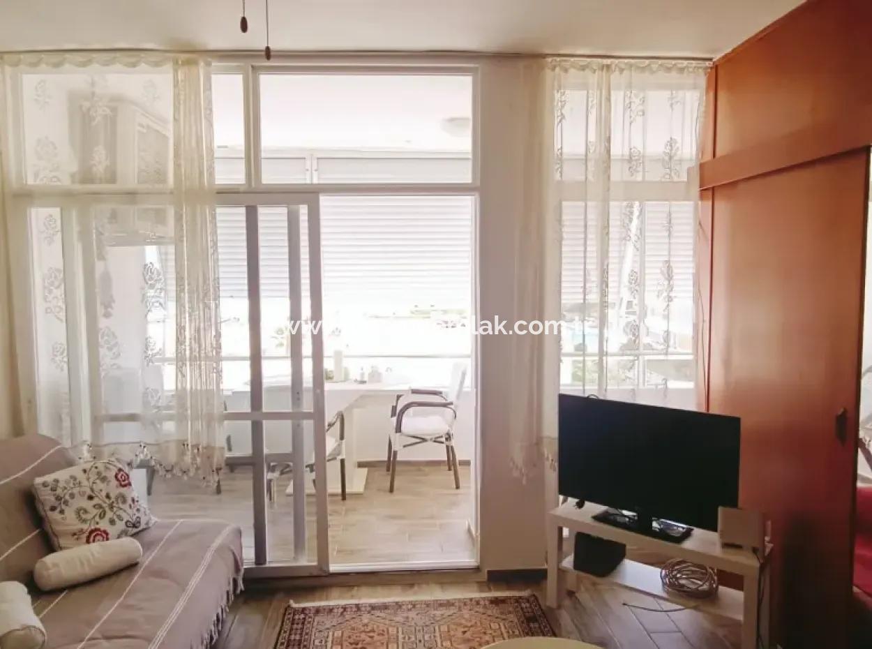 Çeşme Ilıca Ege Çeşme Sitesinde Denize Sıfır Satılık 2+1 Daire